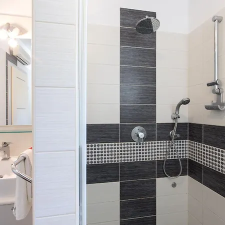 Mit Privatem Pool By Interhome Vakantiehuis Malinska