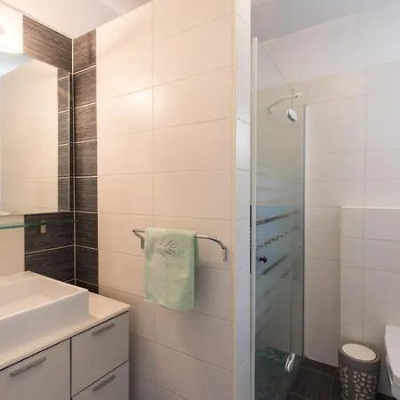Mit Privatem Pool By Interhome Hébergement de vacances