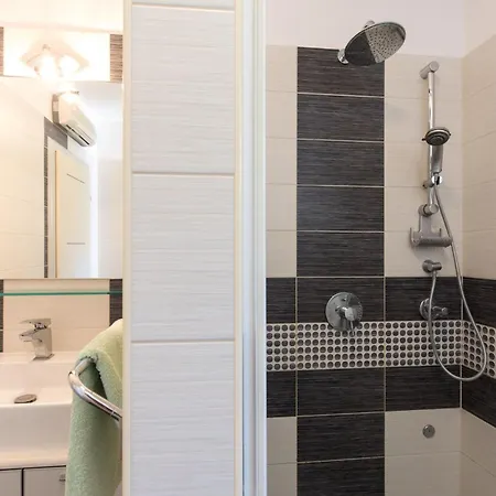 Mit Privatem Pool By Interhome Hébergement de vacances Malinska