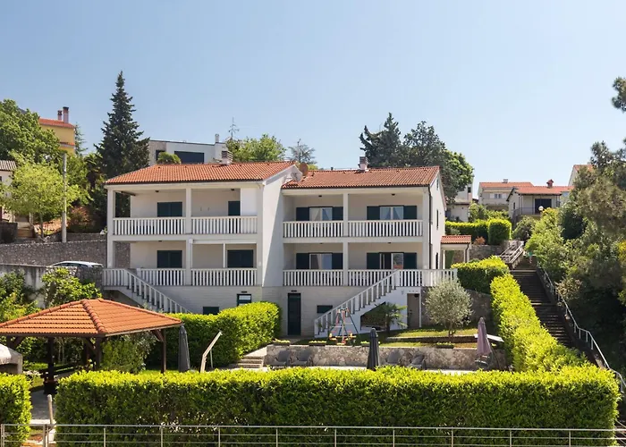 Mit Privatem Pool By Interhome Vakantiehuis Malinska