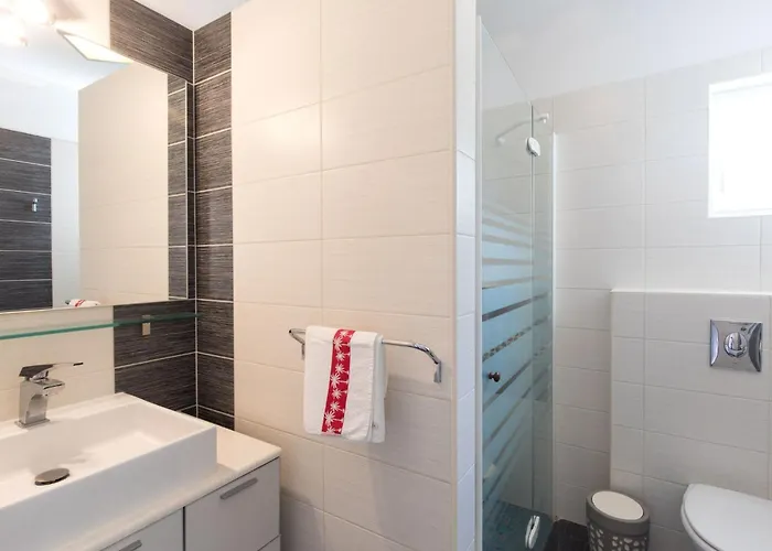 Mit Privatem Pool By Interhome Malinska