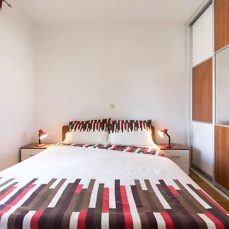 Mit Privatem Pool By Interhome Vikendica *