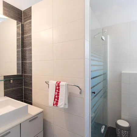 Mit Privatem Pool By Interhome Malinska