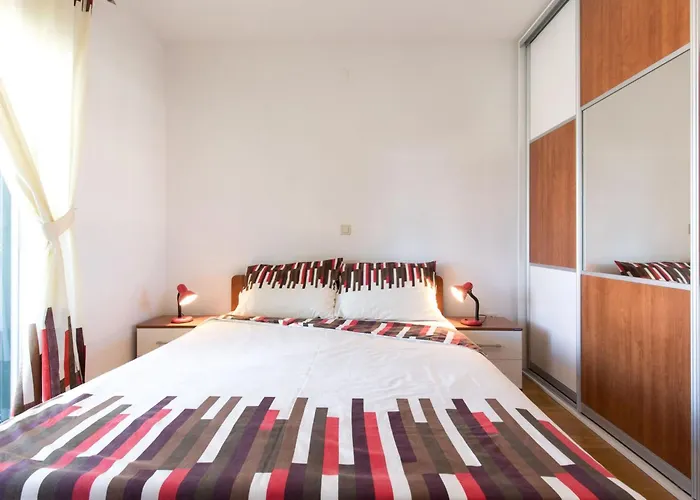 Mit Privatem Pool By Interhome Vikendica *