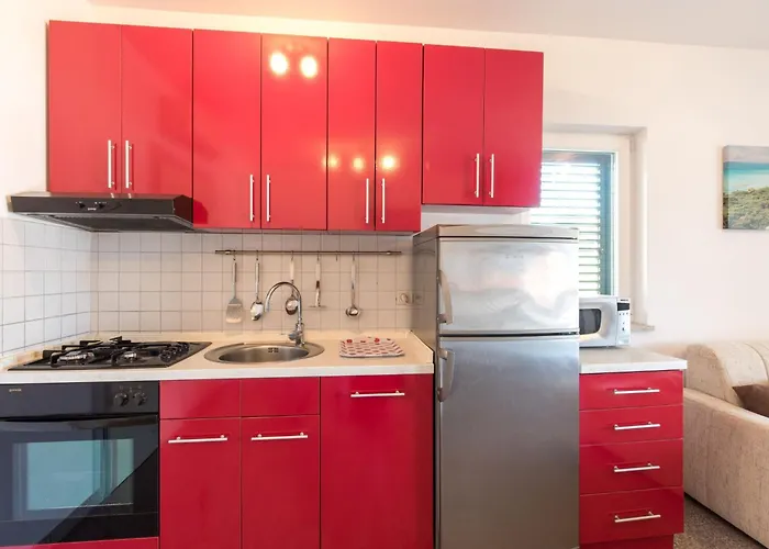 Mit Privatem Pool By Interhome