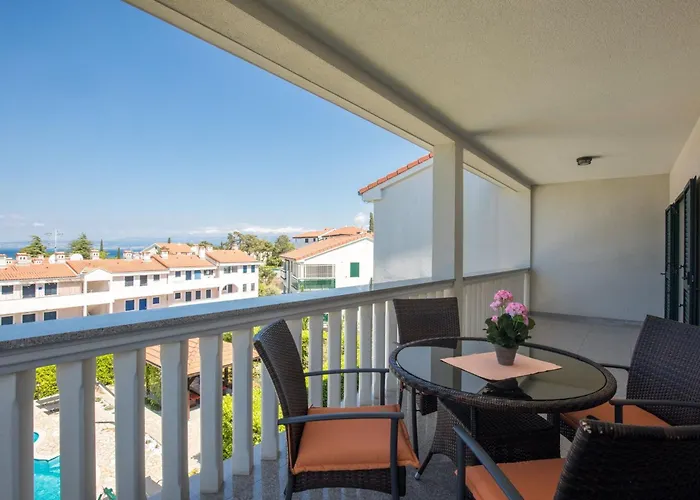 Mit Privatem Pool By Interhome Malinska