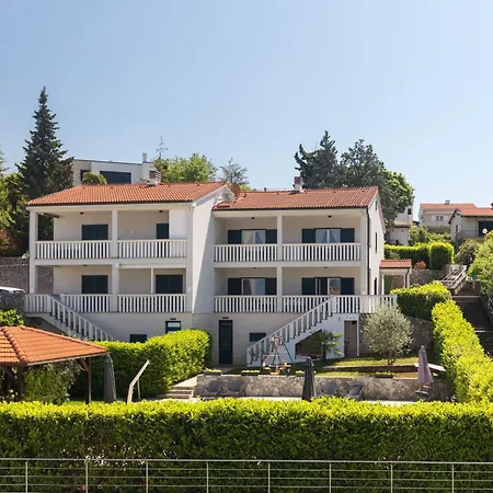 Mit Privatem Pool By Interhome Nyaraló Malinska