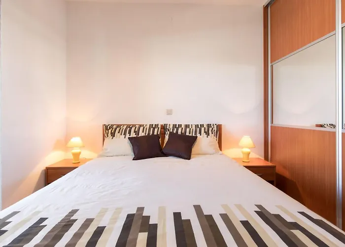 Mit Privatem Pool By Interhome Malinska