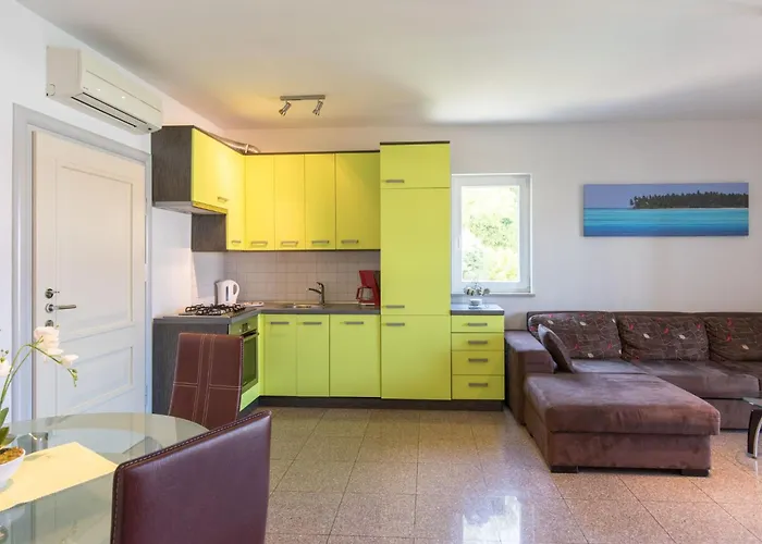 Mit Privatem Pool By Interhome Nyaraló Malinska